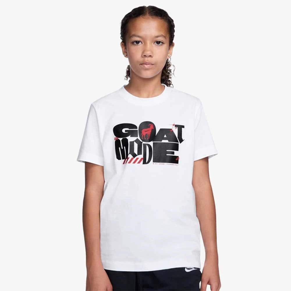 ДЕТСКА ТЕНИСКА ЗА МОМЧЕ NIKE II0459-100 NSW TEE GOAT MODE БЯЛА - lotus-sport.bg
