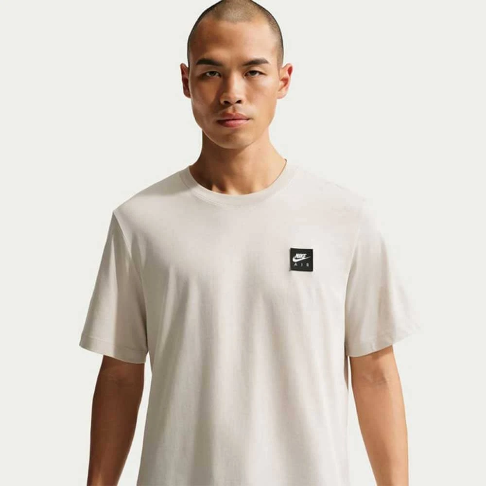 МЪЖКА ТЕНИСКА NIKE IO9514-072 NSW TEE STD NIKE AIR PATCH БЕЖОВА - lotus-sport.bg