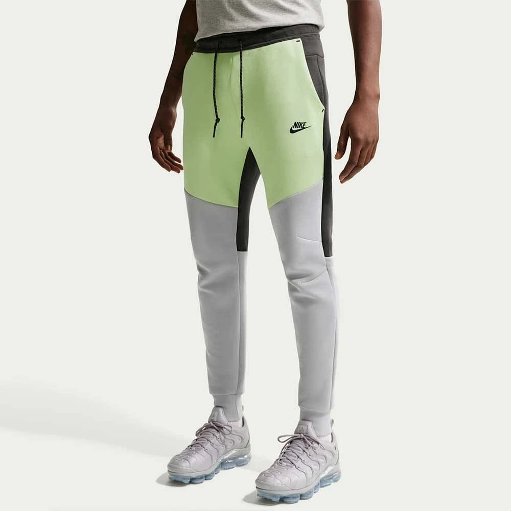 МЪЖКО ДОЛНИЩЕ NIKE HV0959-361 TCH FLC JGGR ЕЛЕКТРИКОВО ЗЕЛЕНО/ТЪМНОСИВО - lotus-sport.bg