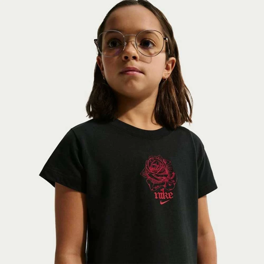 ДЕТСКА ТЕНИСКА ЗА МОМИЧЕ NIKE II0886-010 NSW TEE OC MOD CROP ЧЕРНА - lotus-sport.bg