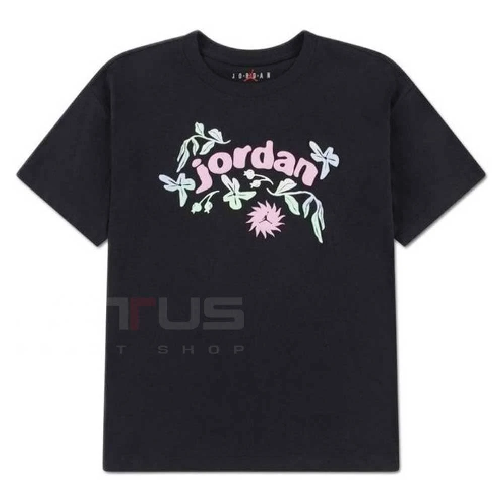 ДЕТСКА ТЕНИСКА ЗА МОМИЧЕ NIKE 45F489-023 JORDAN PUFF FLORAL ЧЕРНА - lotus-sport.bg