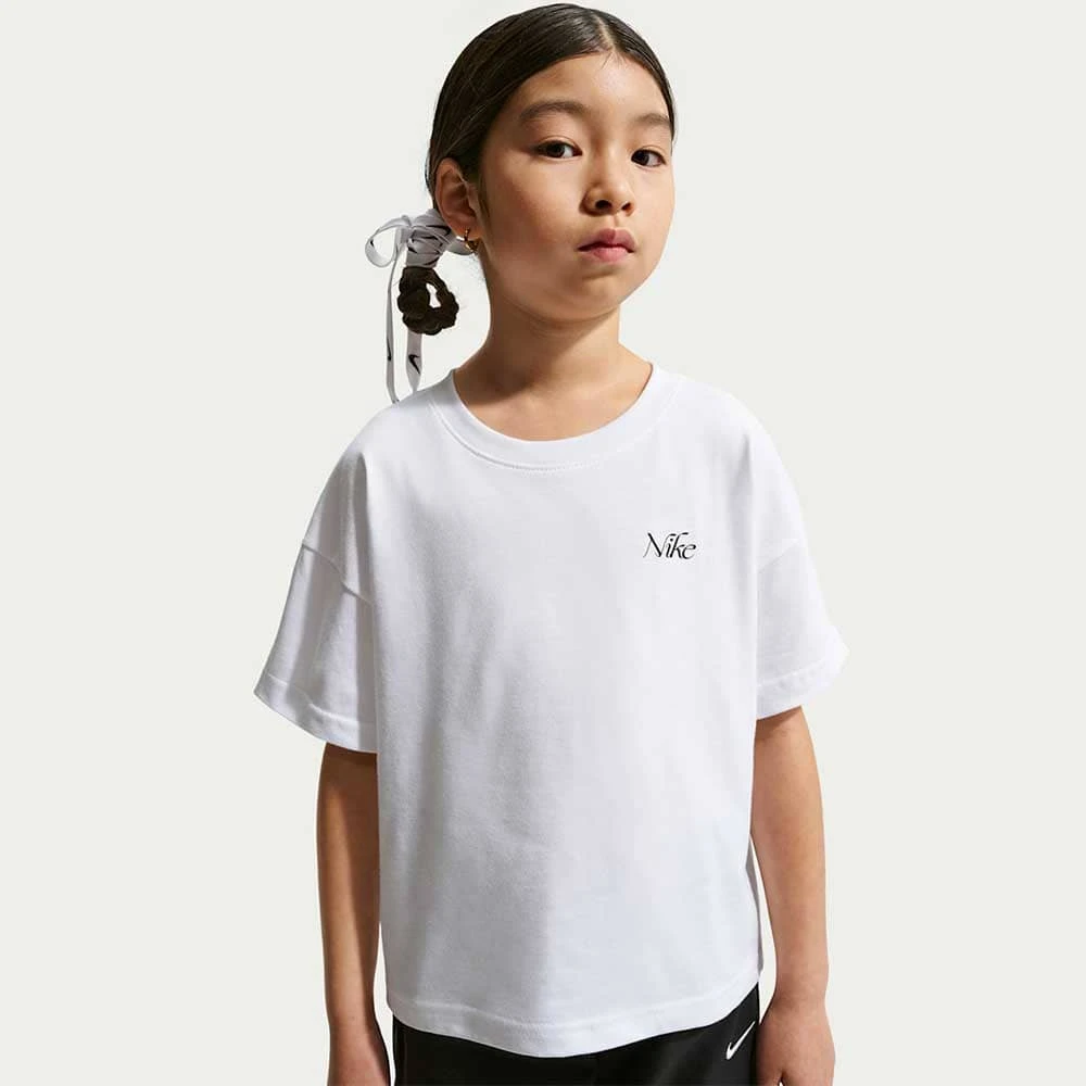 ДЕТСКА ТЕНИСКА ЗА МОМИЧЕ NIKE II0883-100 NSW TEE OC BOXY FLOWER БЯЛА - lotus-sport.bg