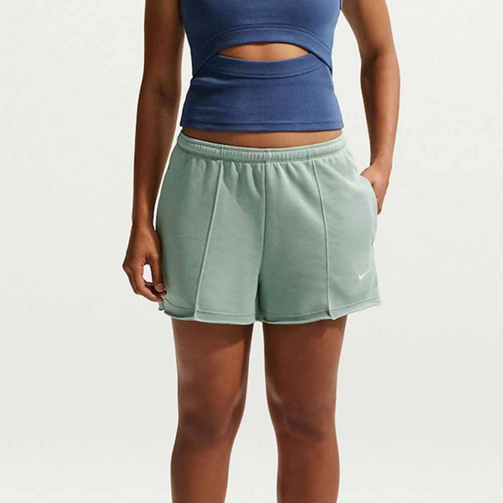 ДАМСКИ КЪСИ ПАНТАЛОНИ NIKE II3980-006 NSW OFFLN CHLL FT SHORT ЗЕЛЕНИ - lotus-sport.bg