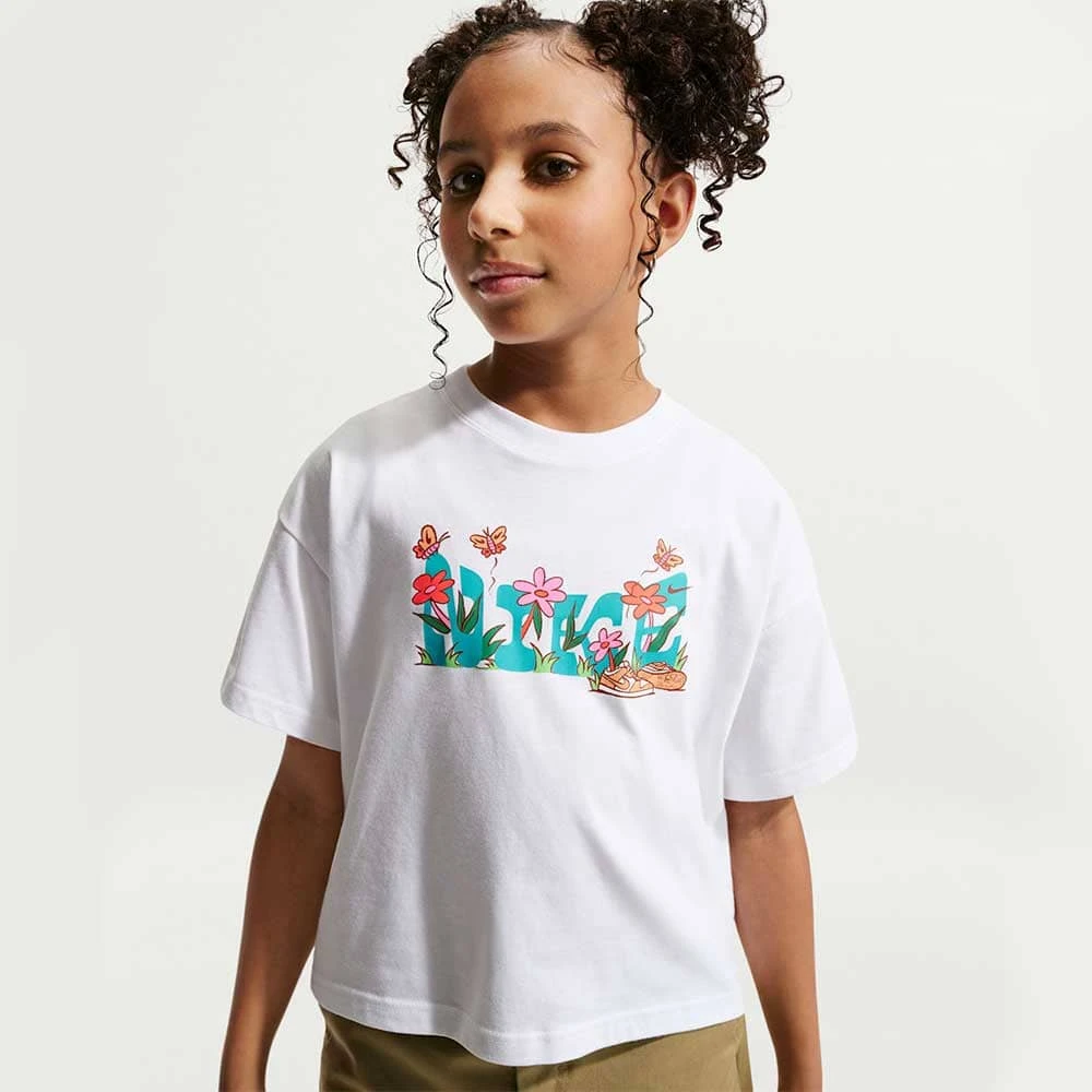 ДЕТСКА ТЕНИСКА ЗА МОМИЧЕ NIKE II9803-100 NSW TEE OC BOXY CAMP БЯЛА - lotus-sport.bg