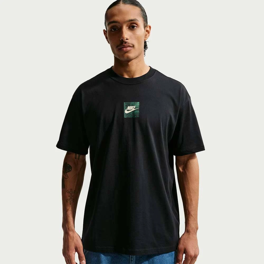 МЪЖКА ТЕНИСКА NIKE IR4958-010 NSW TEE LSE CELEBRATE FUTR ЧЕРНА - lotus-sport.bg