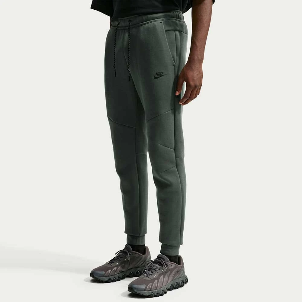 МЪЖКО ДОЛНИЩЕ NIKE HV0959-303 TCH FLC JGGR ЗЕЛЕНО - lotus-sport.bg