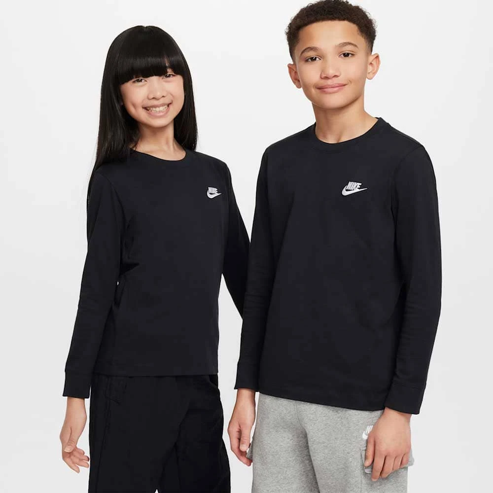 ДЕТСКА БЛУЗА NIKE FZ4946-010 NSW LS TEE EMB FUTURA LBR ЧЕРНА - lotus-sport.bg