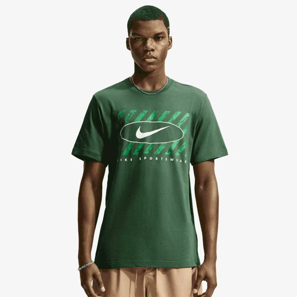 МЪЖКА ТЕНИСКА NIKE IM3727-323 NSW TEE STD CLUB 6MO SWOOSH ЗЕЛЕНА - lotus-sport.bg