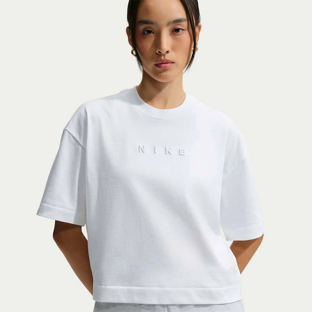 ДАМСКА ТЕНИСКА NIKE IO7462-100 NSW LUXE BXY TEE БЯЛА - lotus-sport.bg