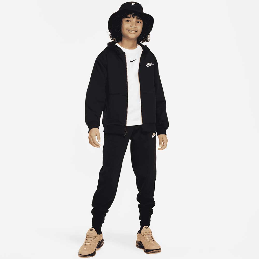 ДЕТСКИ СПОРТЕН ЕКИП ЗА МОМЧЕ NIKE NSW CLUB FLC FZ TRACKSUIT BLACK - lotus-sport.bg