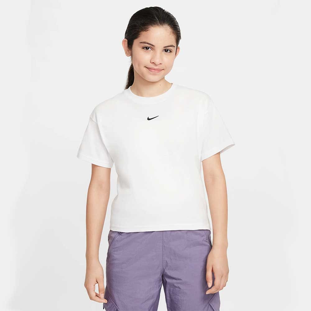 ДЕТСКА ТЕНИСКА ЗА МОМИЧЕ NIKE FZ5559-100 NSW TEE BOXY ESSNTL LBR БЯЛА - lotus-sport.bg