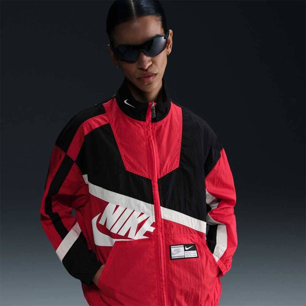 ДАМСКО ГОРНИЩЕ NIKE HJ0176-657 NSW STREET WVN JKT ЧЕРВЕНО - lotus-sport.bg
