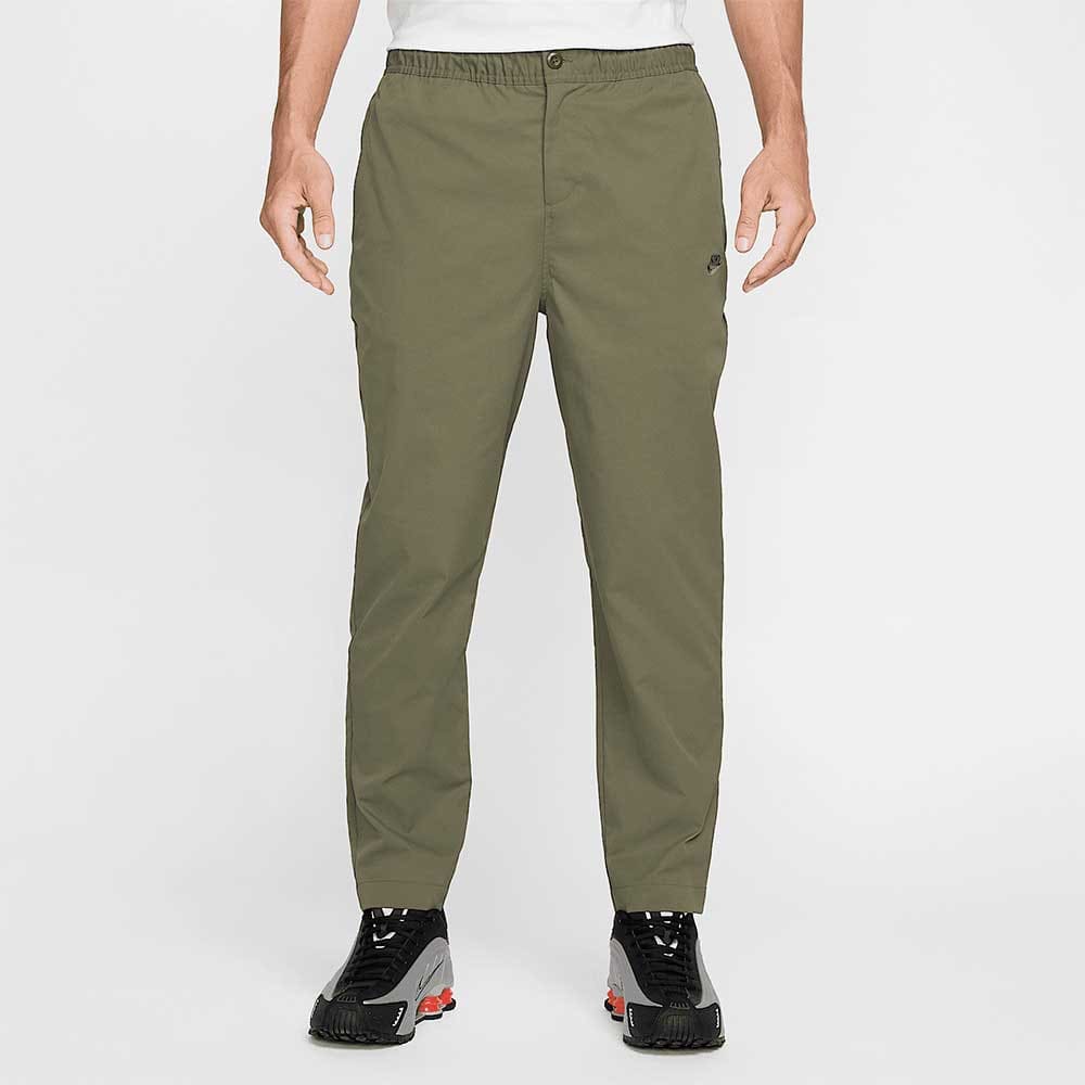 МЪЖКИ ПАНТАЛОН NIKE HJ1997-222 CLUB WVN TAPER PANT ТЪМНОЗЕЛЕН - lotus-sport.bg