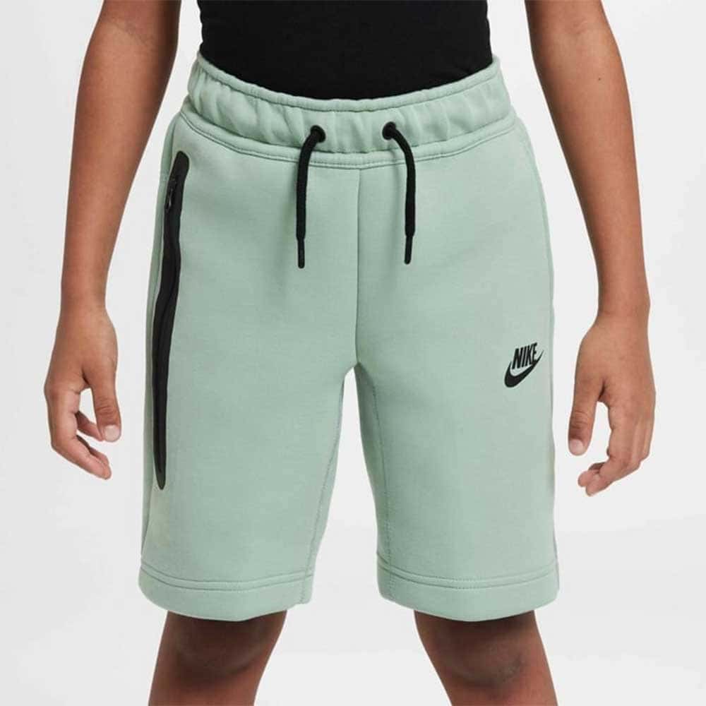 ДЕТСКИ КЪСИ ПАНТАЛОНИ ЗА МОМЧЕ NIKE FD3289-037 NSW TECH FLC SHORT БЛЕДОЗЕЛЕНИ - lotus-sport.bg