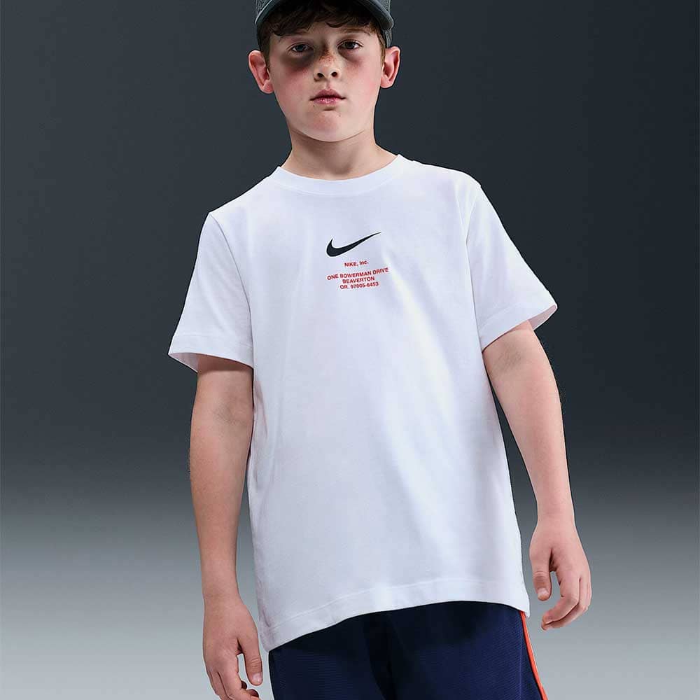 ДЕТСКА ТЕНИСКА ЗА МОМЧЕ NIKE IH5202-100 NSW ATHL TEE REG БЯЛА - lotus-sport.bg