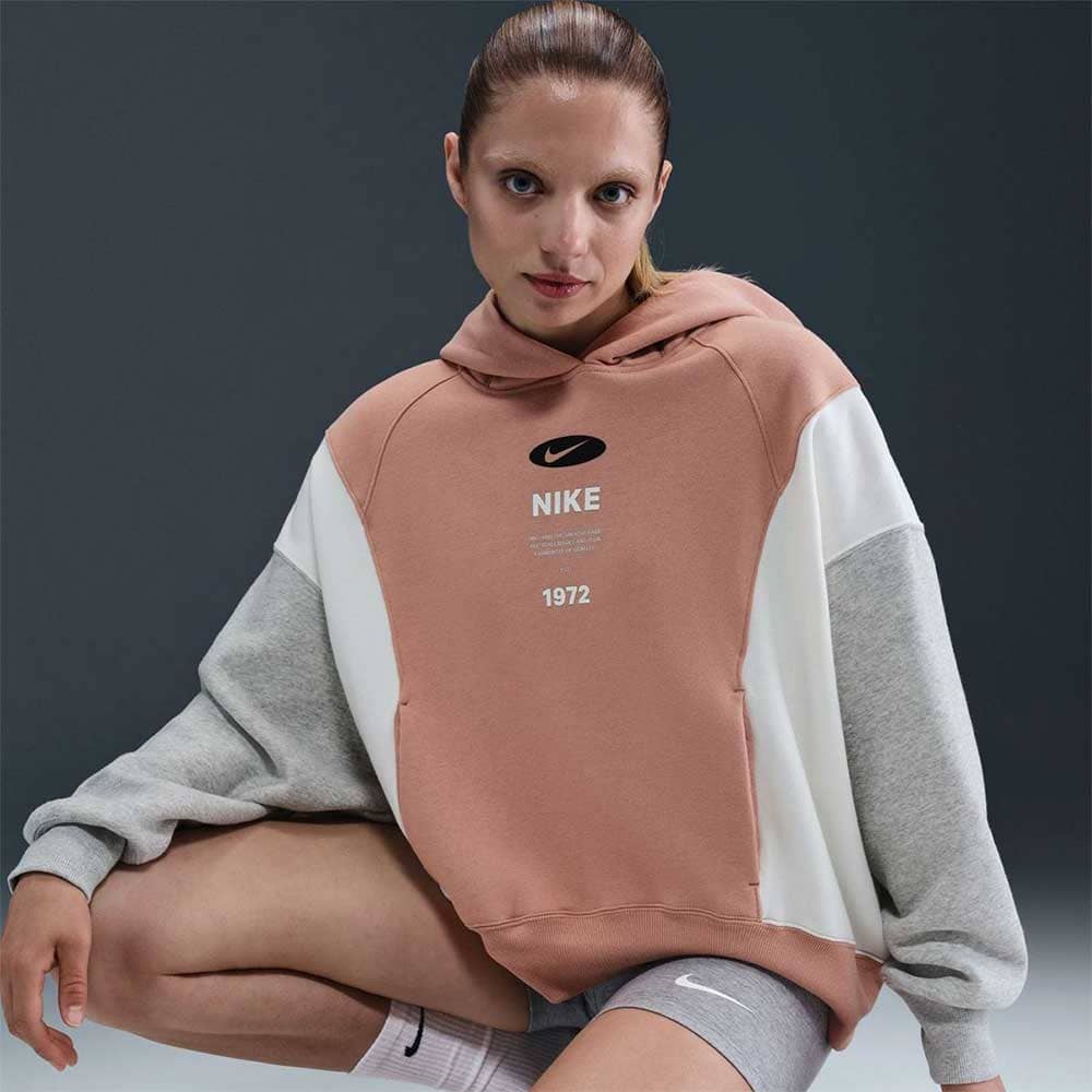 ДАМСКИ СУИТШЪРТ NIKE IH8516-688 NSW PHNX FLC REMIX OOS HDY РОЗОВО ЗЛАТО - lotus-sport.bg