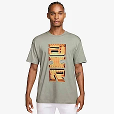 МЪЖКА ТЕНИСКА NIKE IH1155-304 NSW TEE LSE AM DAY PLUS ЗЕЛЕНА МЪЖКА ТЕНИСКА NIKE IH1155-304 NSW TEE LSE AM DAY PLUS ЗЕЛЕНА