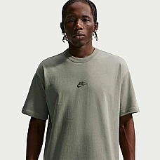 МЪЖКА ТЕНИСКА NIKE IH1121-328 NSW TEE LSE PREM ESS SUST БЛЕДОЗЕЛЕНА МЪЖКА ТЕНИСКА NIKE IH1121-328 NSW TEE LSE PREM ESS SUST БЛЕДОЗЕЛЕНА