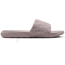 ДАМСКИ ЧЕХЛИ NIKE HQ7022-602 VICTORI ONE SLIDE PRINT БЛЕДОРОЗОВИ ДАМСКИ ЧЕХЛИ NIKE HQ7022-602 VICTORI ONE SLIDE PRINT БЛЕДОРОЗОВИ